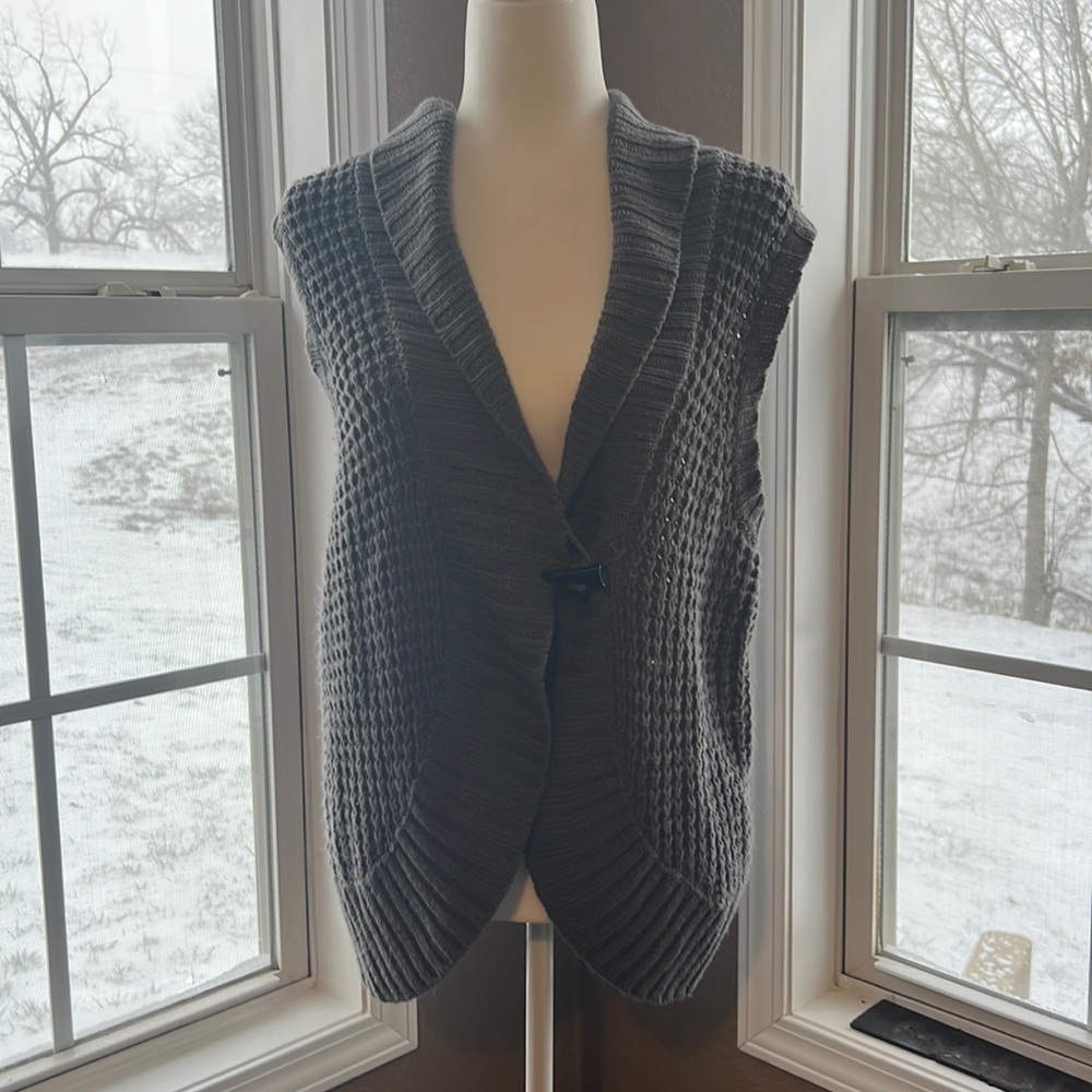 Sweater vest